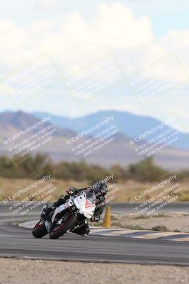 media/Nov-16-2025-Race Pace (Sun) [[8c5fa54630]]/Non Verified Riders (1st 20 Minutes)/5-Turn 15 (110pm)/